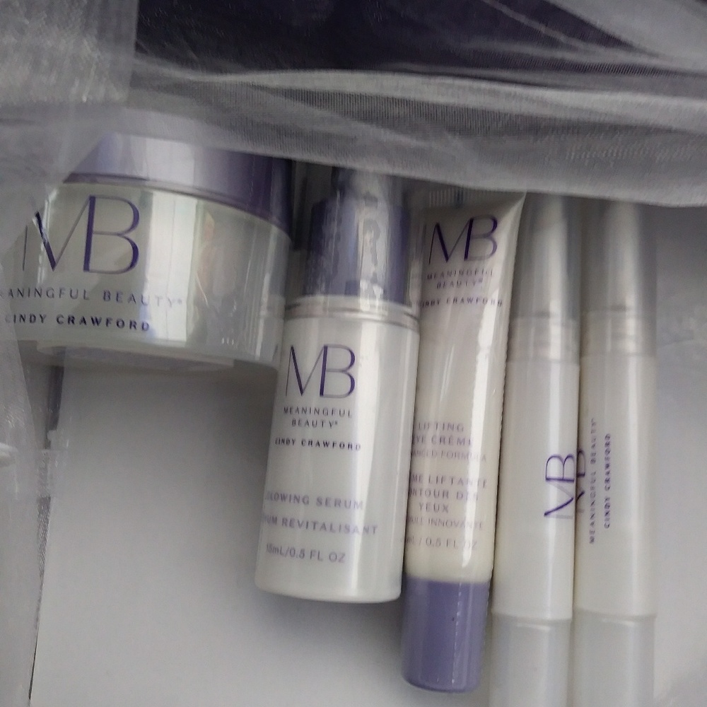 Meaningful Beauty by Cindy Crawford brand new